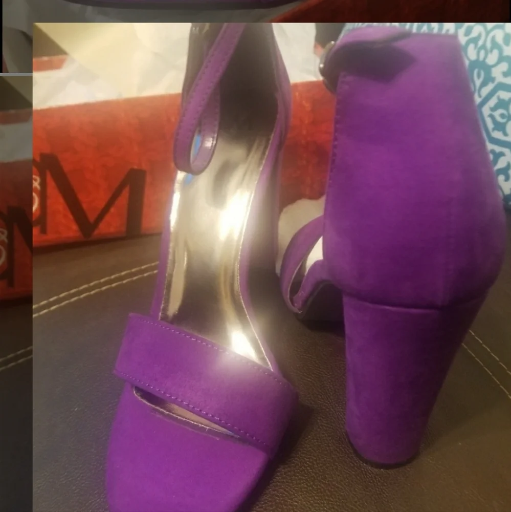 Heels - Picture 3 of 3